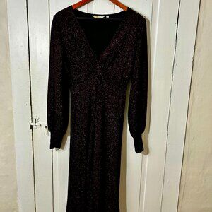 Black.red sparkle dress. Long sleeve. V neck